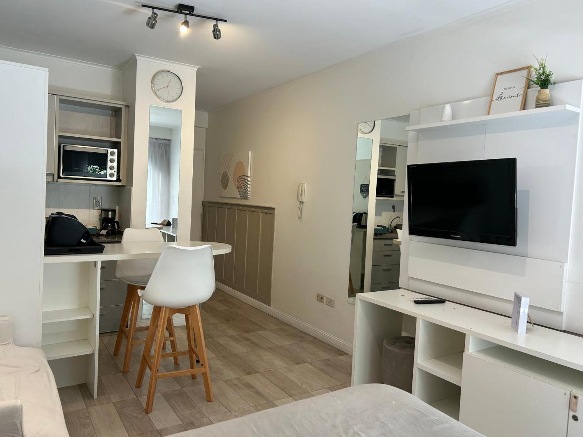 Monoambiente Lujoso En Canitas! Apartamento *